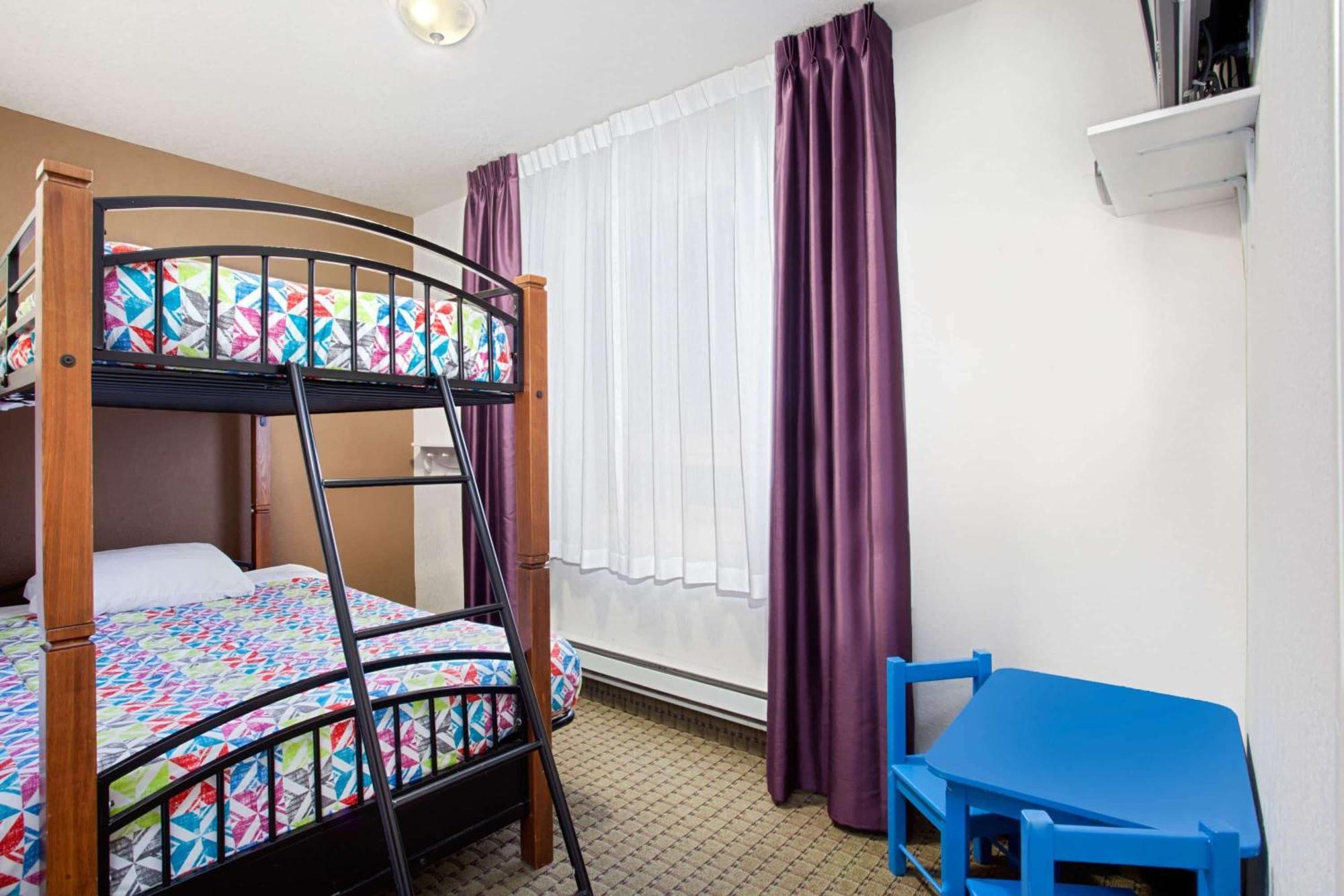 Ramada By Wyndham Red Deer Hotel & Suites Zewnętrze zdjęcie